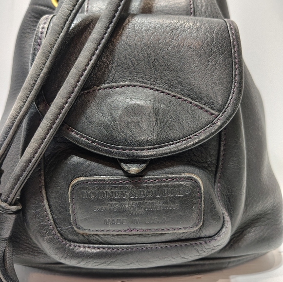 Vintage Dooney & Bourke Black Leather Drawstring Bucket Backpack Convertible Bag - Picture 5 of 16